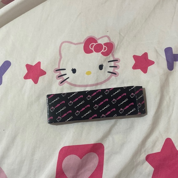 🎉HOST PICK🎉 NWT Exclusive hallow kitty eyeshadow palette - Picture 2 of 8